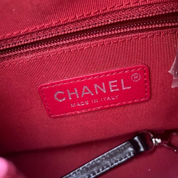 Chanel's Gabrielle Small Hobo Bag - Black - Picture 4 of 10